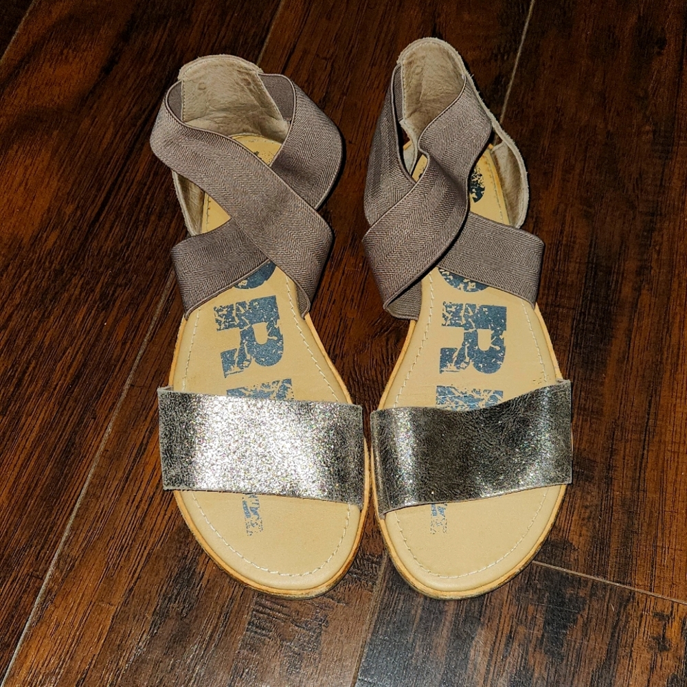 Sorel sandals size 9